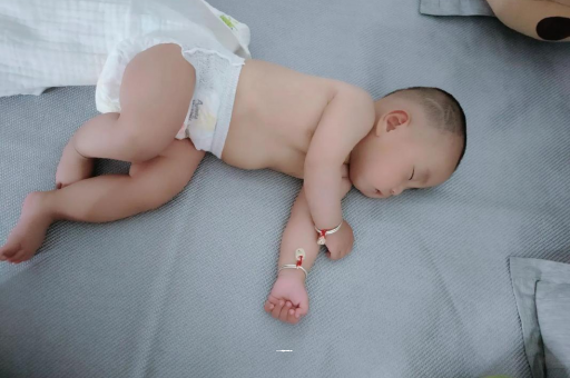 青州几个月宝宝会抬头